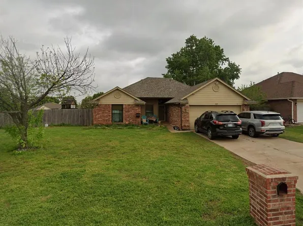 309 E Twelve Oaks Ter, Mustang, OK 73064