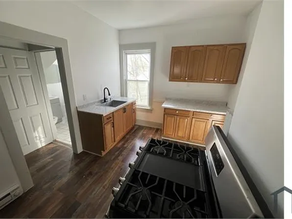 40 Garnet St, Fitchburg, MA