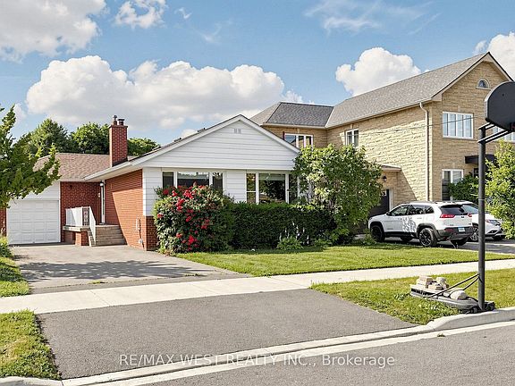 2nd image of 32 Allonsius Dr