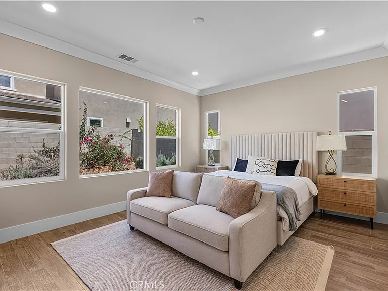 57 Ray — Photo 15