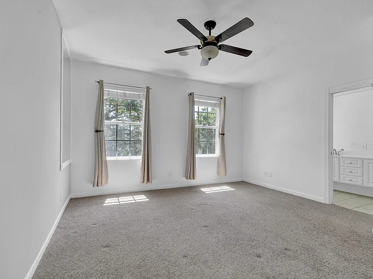 133 Wentworth Ct — Photo 24