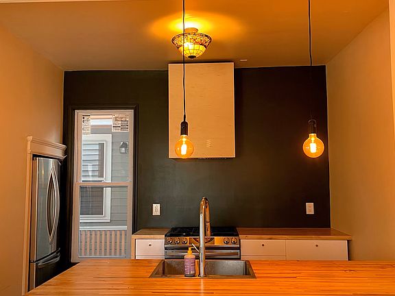 5th image of 218 Hawley Ave #1