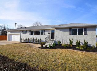 817 Granada Pkwy, Lindenhurst, NY 11757