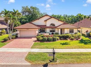 1520 E Oak Knoll Cir, Davie, FL 33324