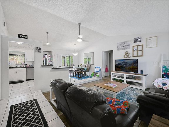 5th image of 2010 Bentwood Dr