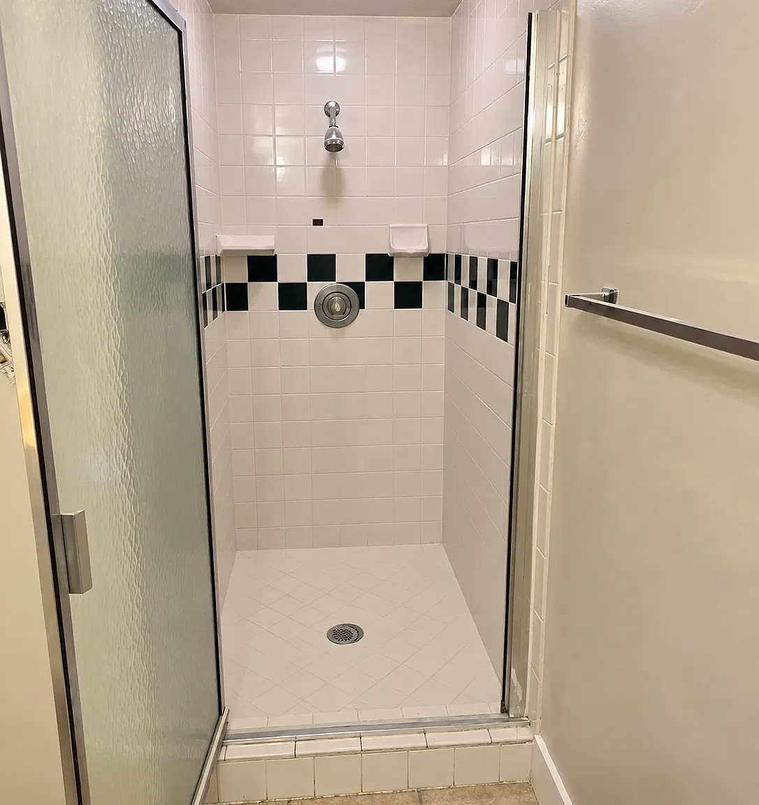 4 bed, 3780 sqft, $800 — Photo 4