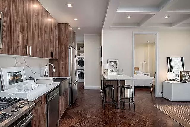 2nd image of 921 Washington Ave #120
