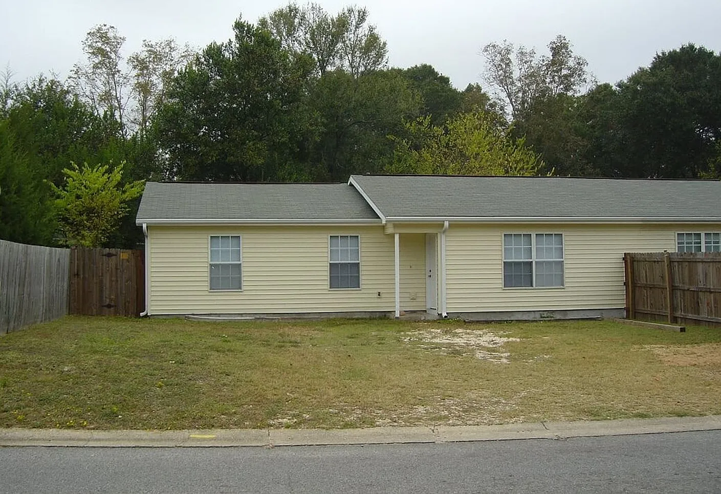 Brock Ave 552 — Photo 1