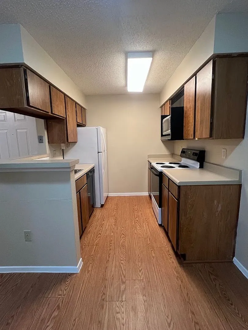 Beautiful 1bd / 1ba - W/D - North Campus - Law School - Engineering - $1495 — Photo 3