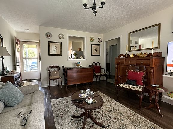 5th image of 2115 Mockingbird Ln APT A