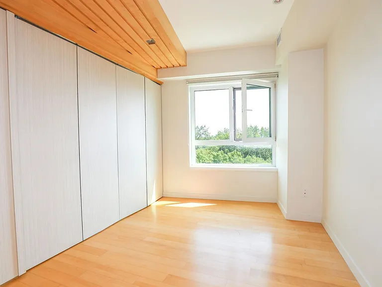 300 Waterfront Dr #502 — Photo 14