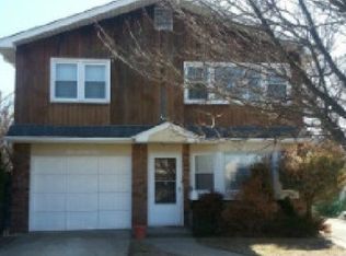 566 E Pine St, Long Beach, NY 11561