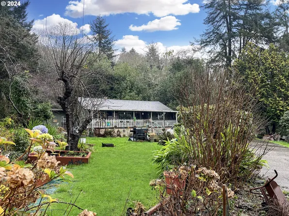 16424 Nelson Dr, Brookings, OR 97415