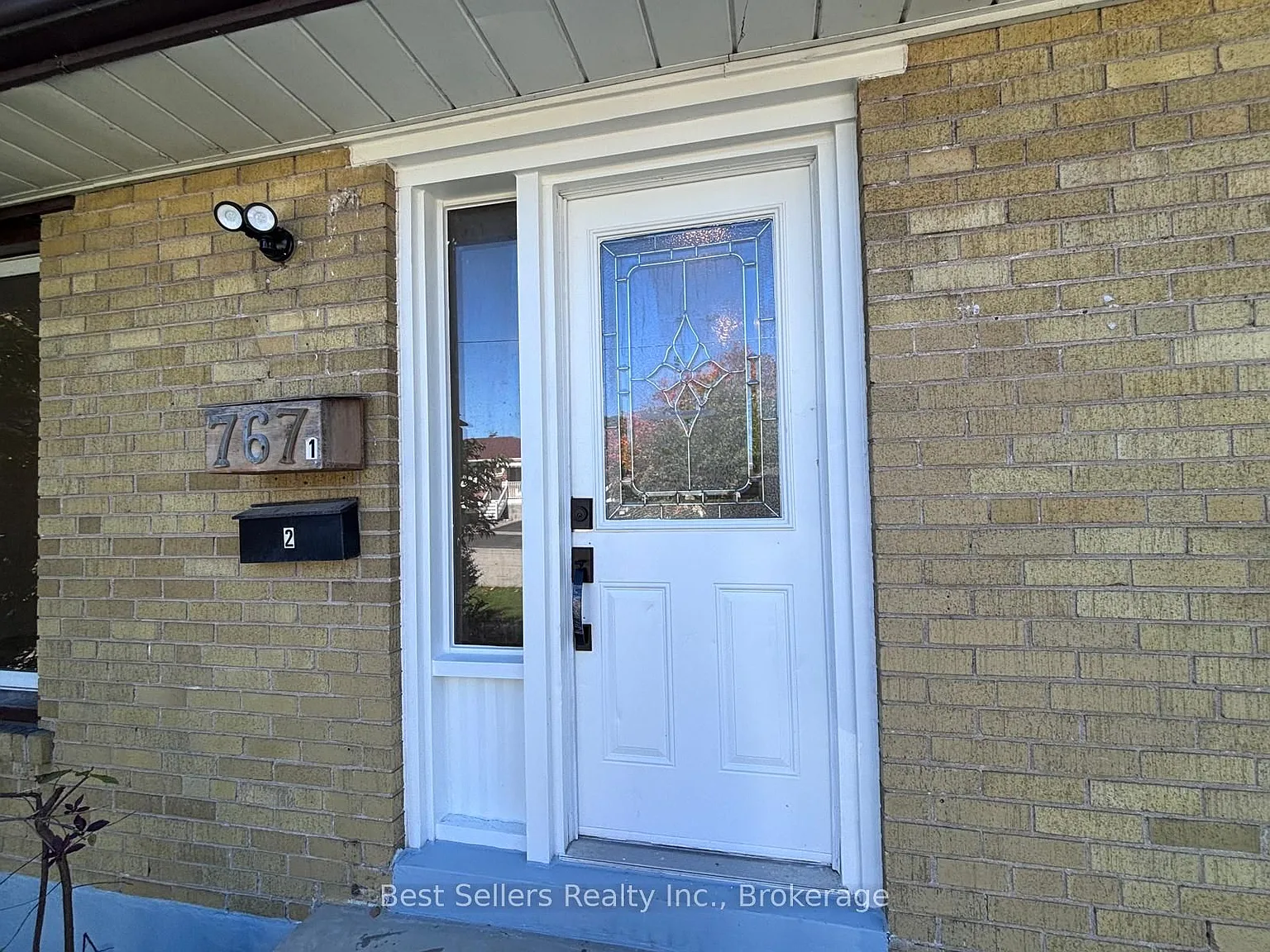 3 bed, $2,300 — Photo 1