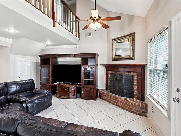 2nd image of 1045 Maplewood Dr