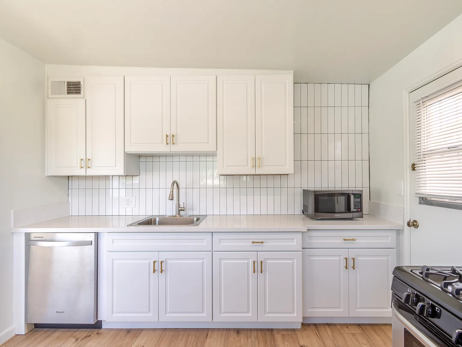 2 bed, 840 sqft, $1,350 — Photo 2