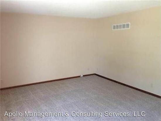 2nd image of 219 Stonebridge Ln