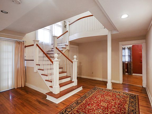 4th image of 2439 Peniston St