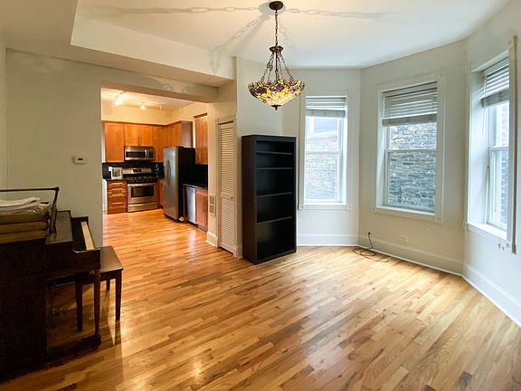 5th image of 831 N Damen Ave APT 2E
