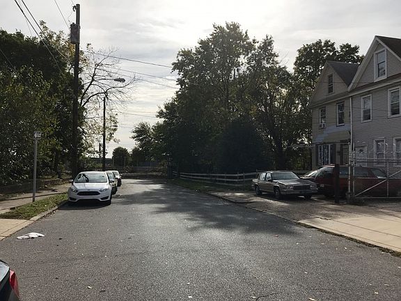 4th image of 4910 E Cheltenham Ave