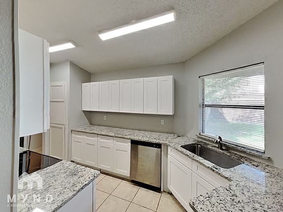 5th image of 1134 Hemlock Dr