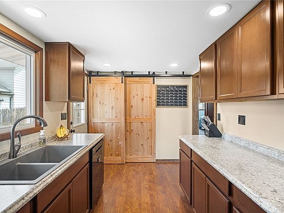 3rd image of 213 E Elm St