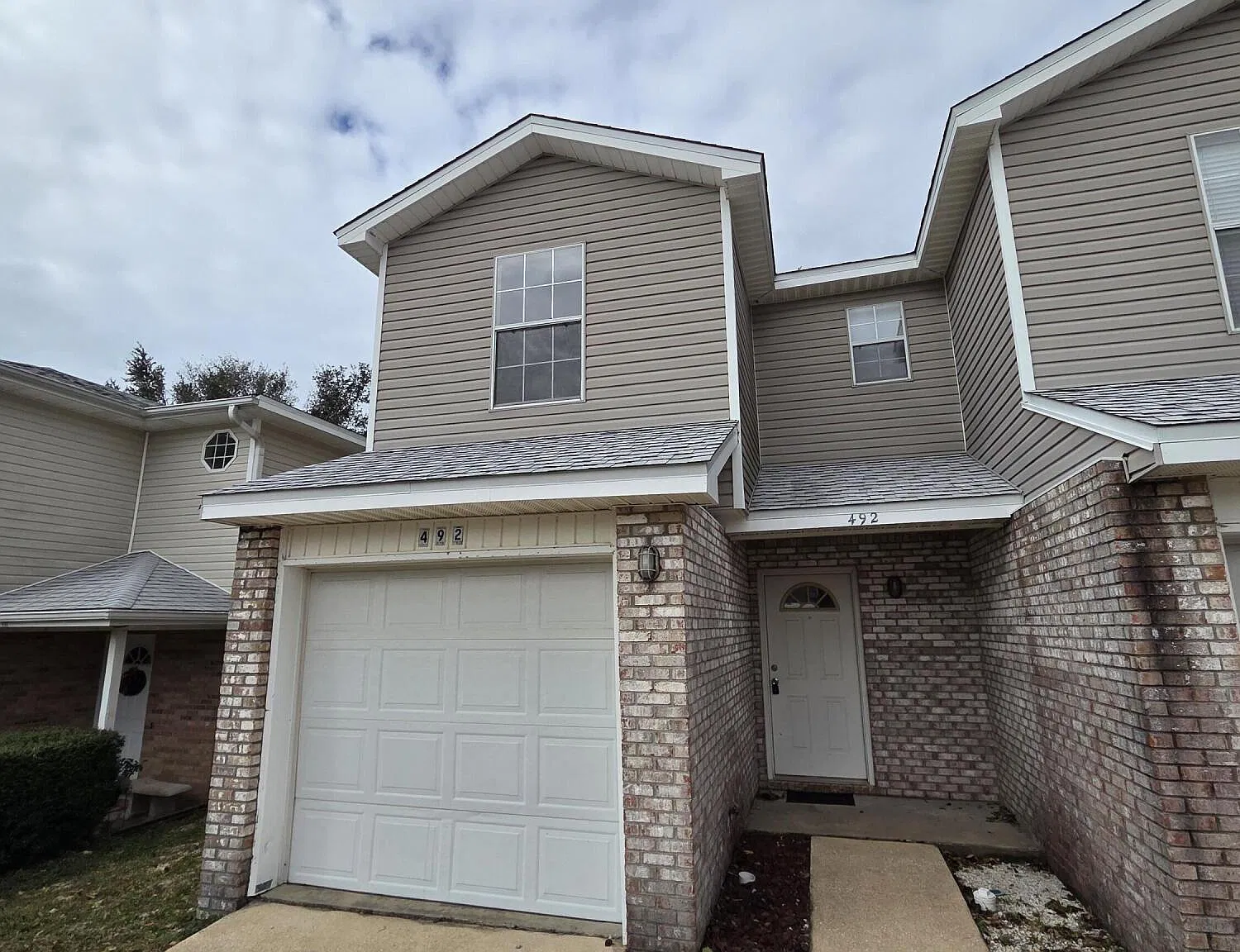 2 bed, 2.5 bath, 1289 sqft, $1,600 — Photo 1