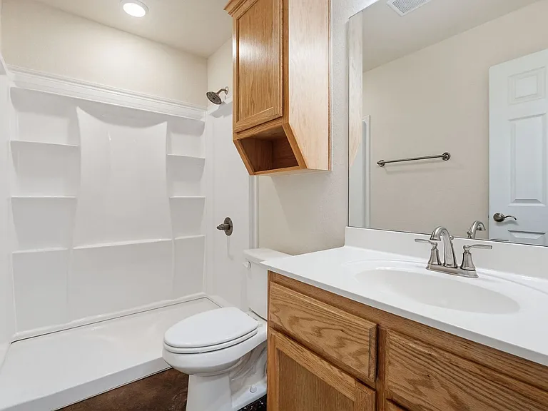 908 E Avenue B — Photo 14