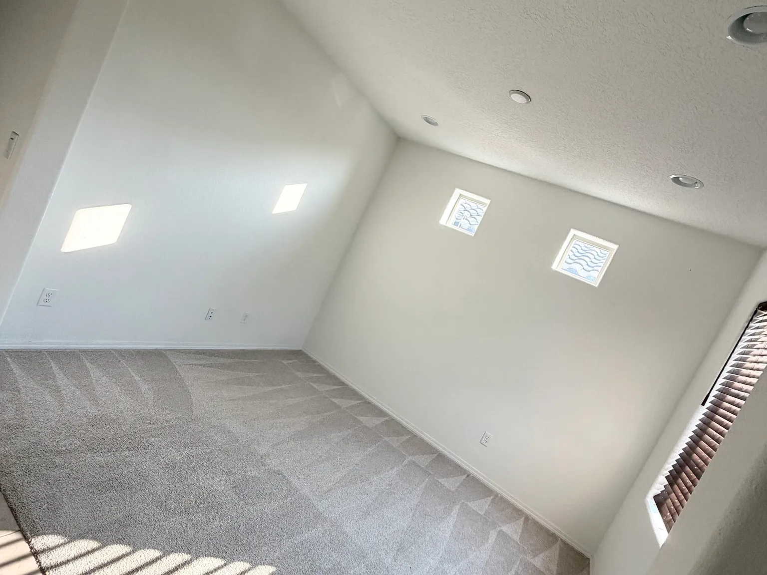 3 bed, 1785 sqft, $2,400 — Photo 2