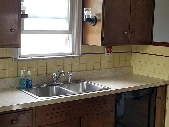 3rd image of 246 Miami Ave