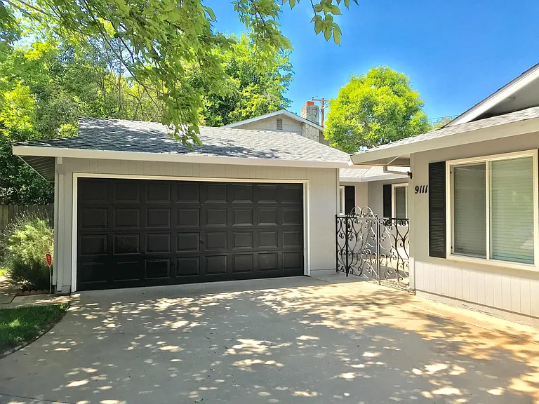 9111 La Riviera Dr — Photo 31