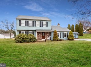 27 Woodbrooke Dr, Coatesville, PA 19320