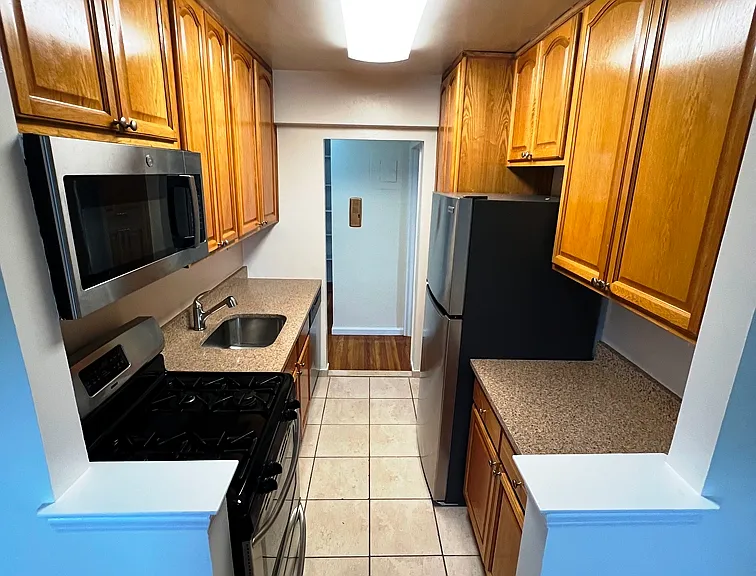 23-50 Waters Edge Dr #D — Photo 12