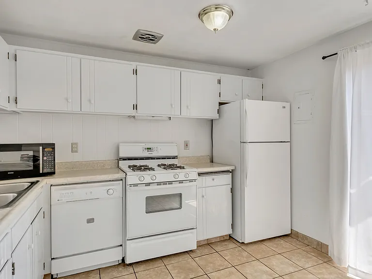 1431 Arthur Dr #1 — Photo 7
