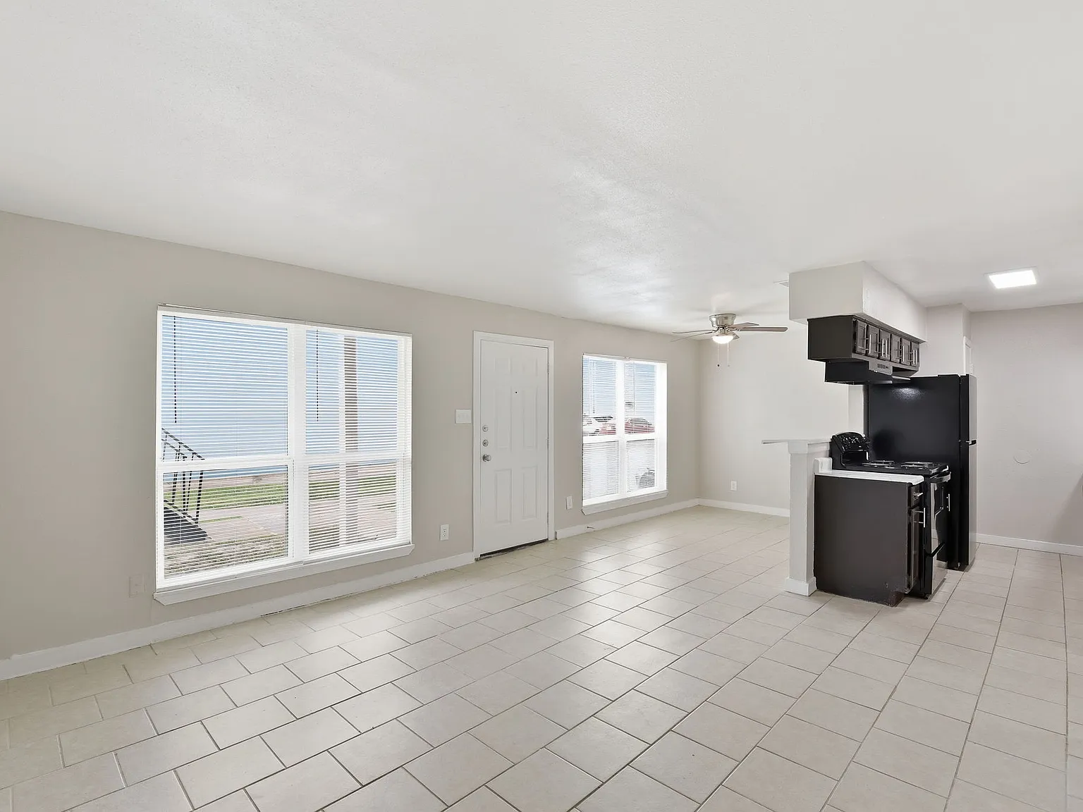 Henderson Grove Apartments — Photo 3