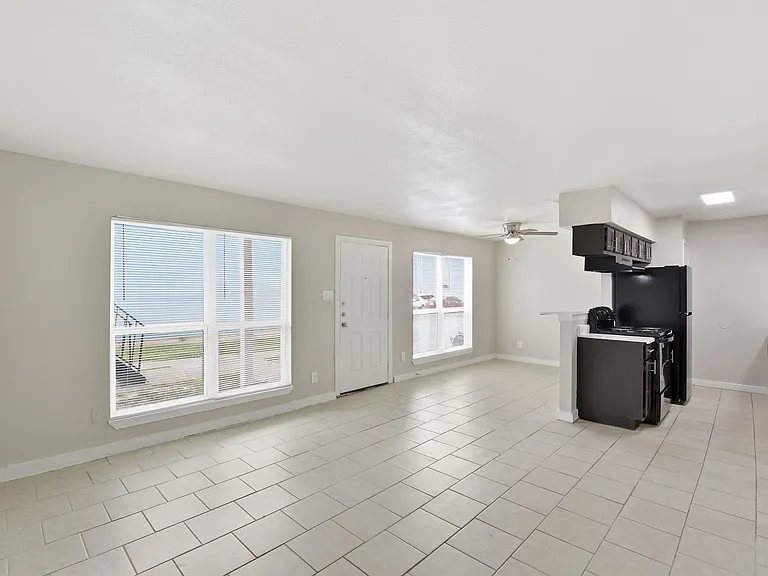 Henderson Grove Apartments — Photo 20