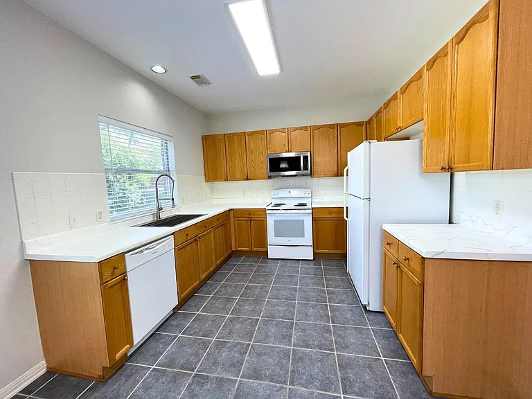 6400 La Carman Ln — Photo 6