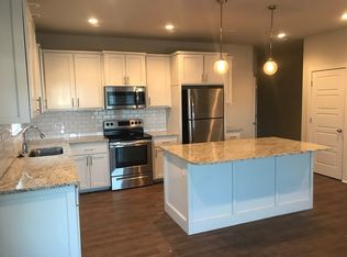 577 W Cato Springs Rd, Fayetteville, AR 72701