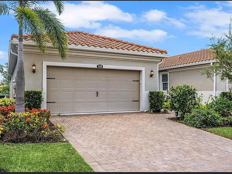 11780 Tapestry Ln — Photo 2