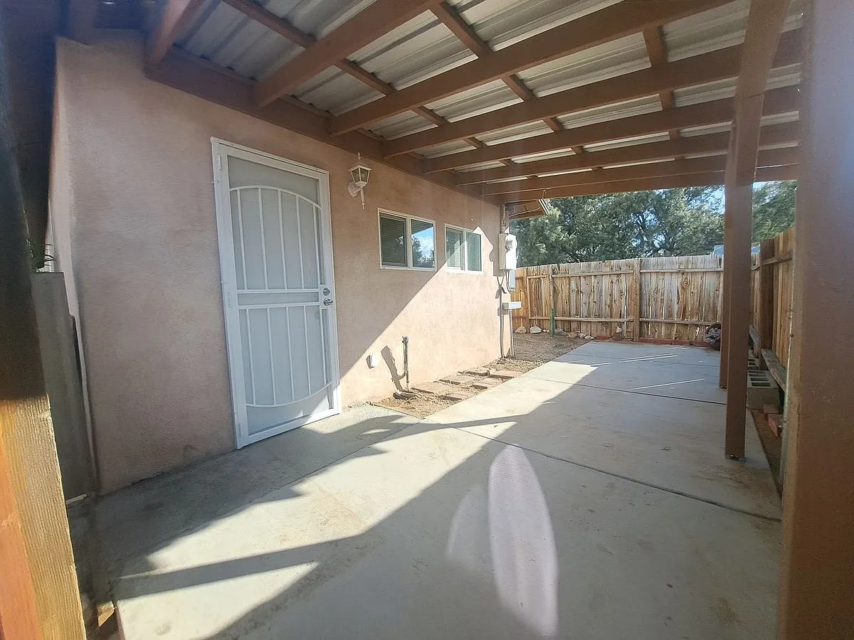 Building Photo - 11639 Rosewood Ave