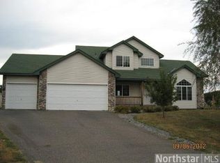 1115 Maplewood Ct, Isanti, MN 55040