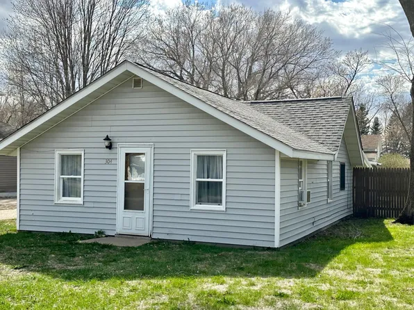 304 Legion Field Rd, Marshall, MN 56258