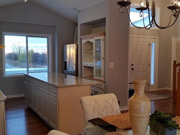 3rd image of 7305 Deer Pass Dr
