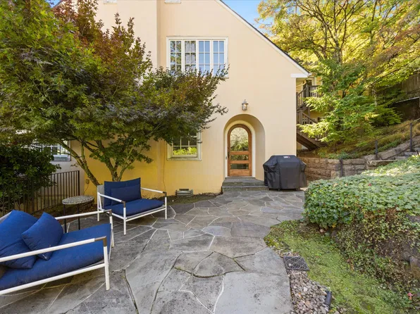 2744 SW Summit Dr, Portland, OR 97201