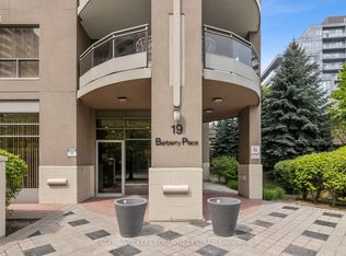19 Barberry Pl #711, Toronto, ON M2K 3E3