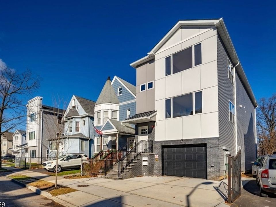 1st image of 32 William St #1