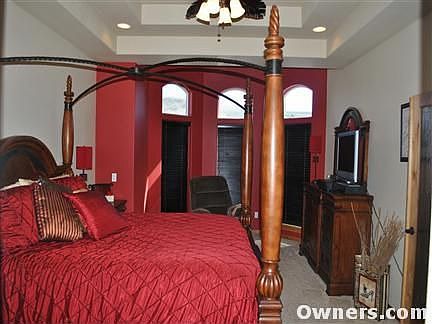 Large Master Suite with sitting area!!!