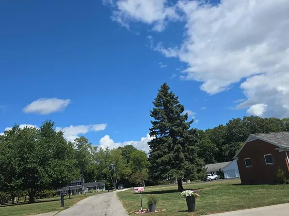 2 Martha Ln, Napoleon, OH 43545
