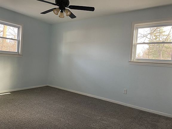 3rd image of 865 N Hill Ln