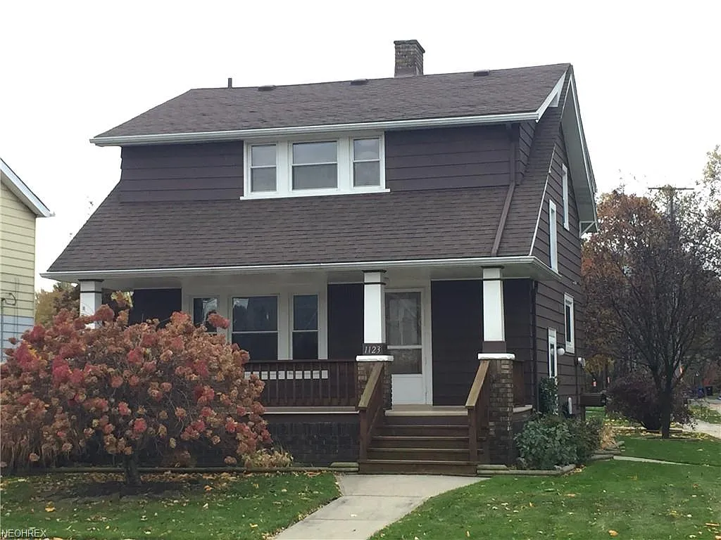 1123 Spring Rd photo 1